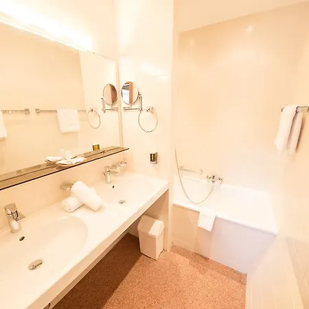 Karl Schranz ホテル