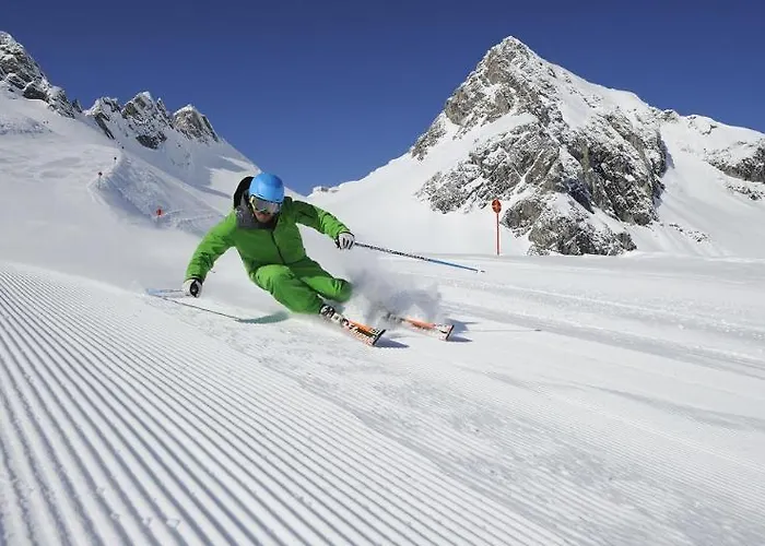 Karl Schranz ホテル サンクト・アントン・アム・アールベルク